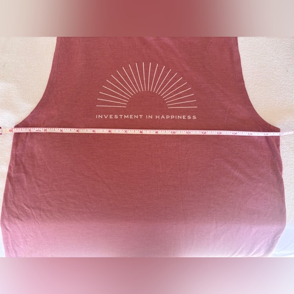 Vuori Investment in Happiness Muscle Tank Top Sleeveless Mauve Pink Large Sun - Picture 4 of 8